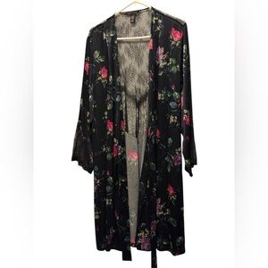 Victoria’s Secret Floral Kimono Robe is gorgeous and chic with an Awesome design